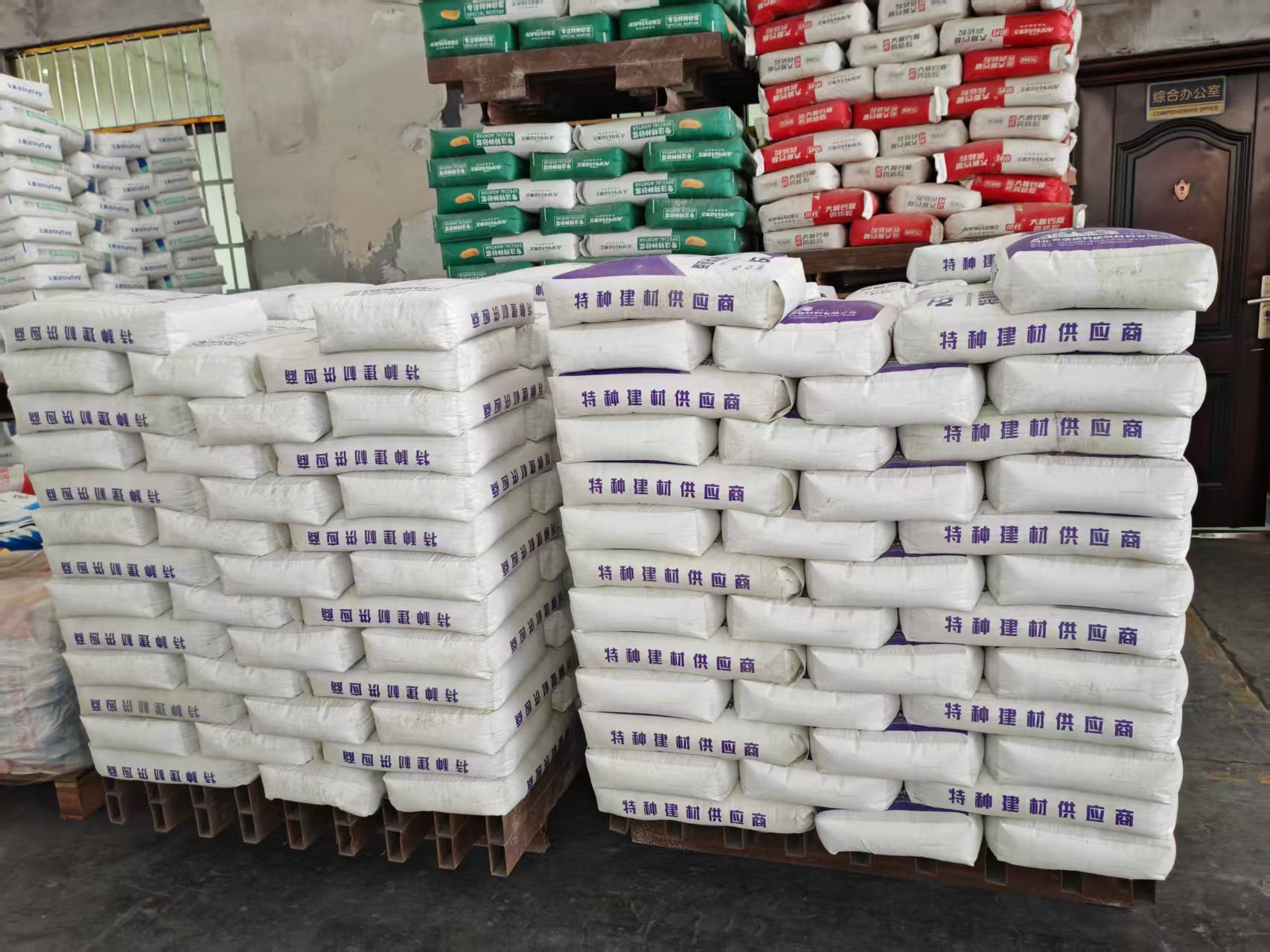 白茅湖农场拱顶带模注浆料